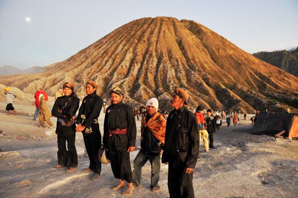 Download this Ritual Karo Orang Tengger Jawa Timur picture